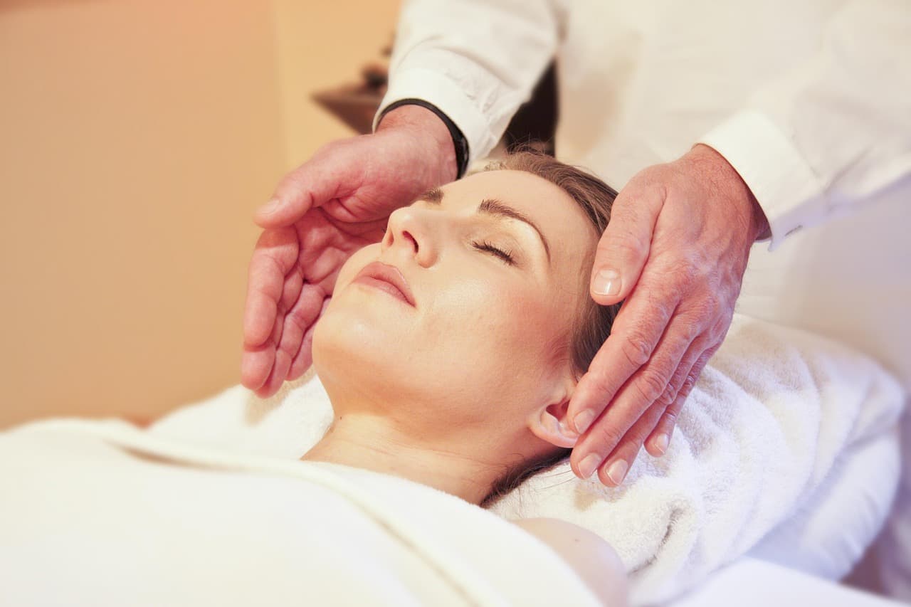 Reiki healing session